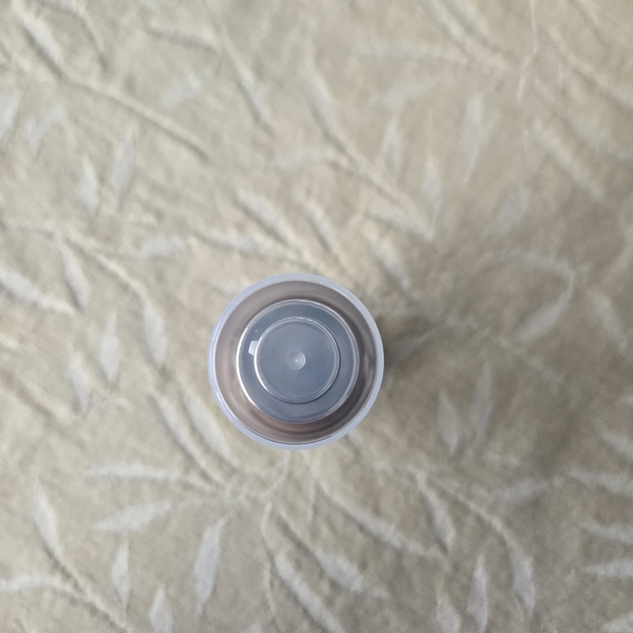 Revlon Illuminance Skin-Caring foundation 501 5% Squalame Hyaluronic Acid - Picture 5 of 5